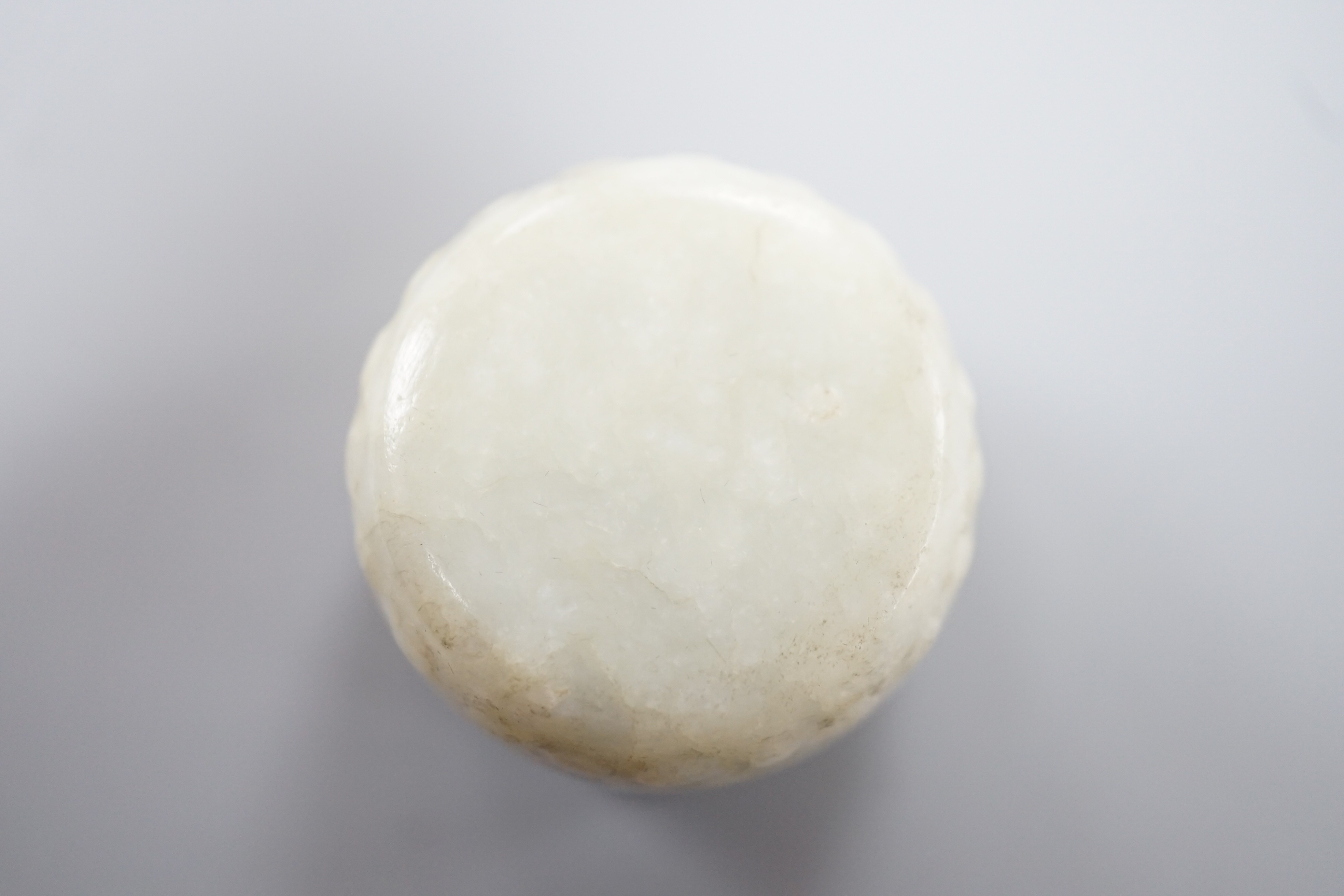 A Chinese jadeite model of a drum, 3 cm diameter